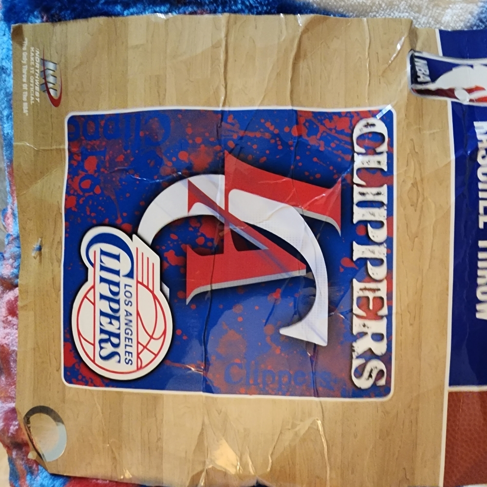 NBA Royal plush Raschel throw - Picture 3 of 6